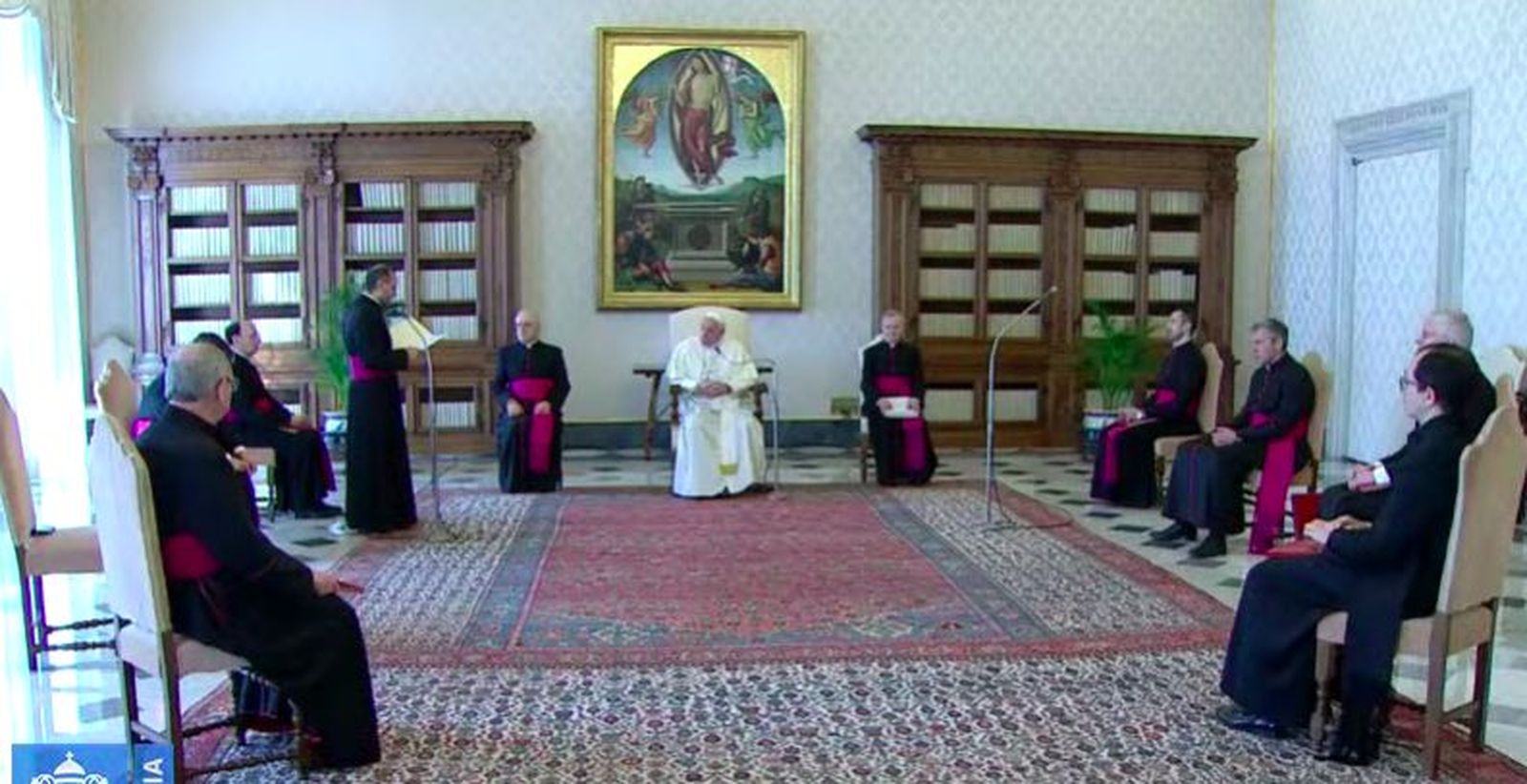 El Papa, con los traductores en distintas lenguas