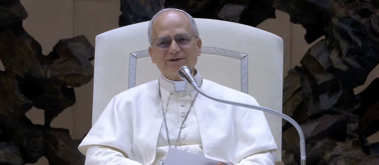 Prevost sonríe a la prensa