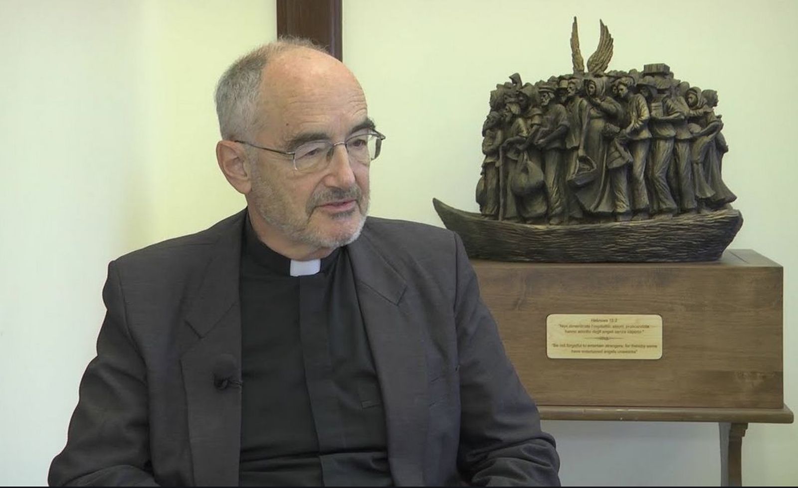 Michael Czerny y la escultura a los emigrantes