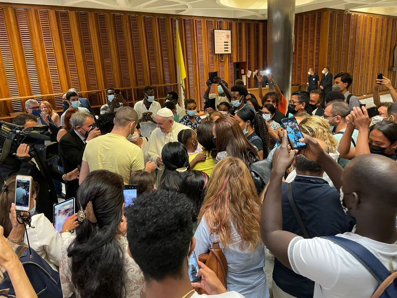 Francisco, con los refugiados en el Aula Pablo VI