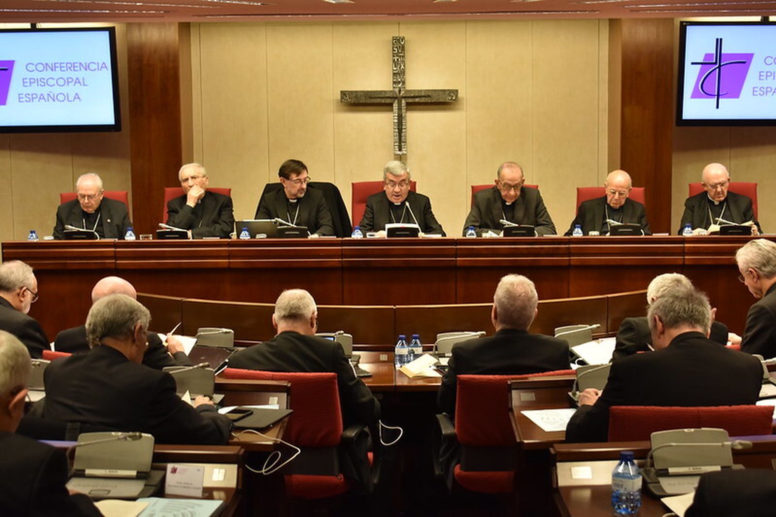 Asamblea plenaria presidida por Argüello