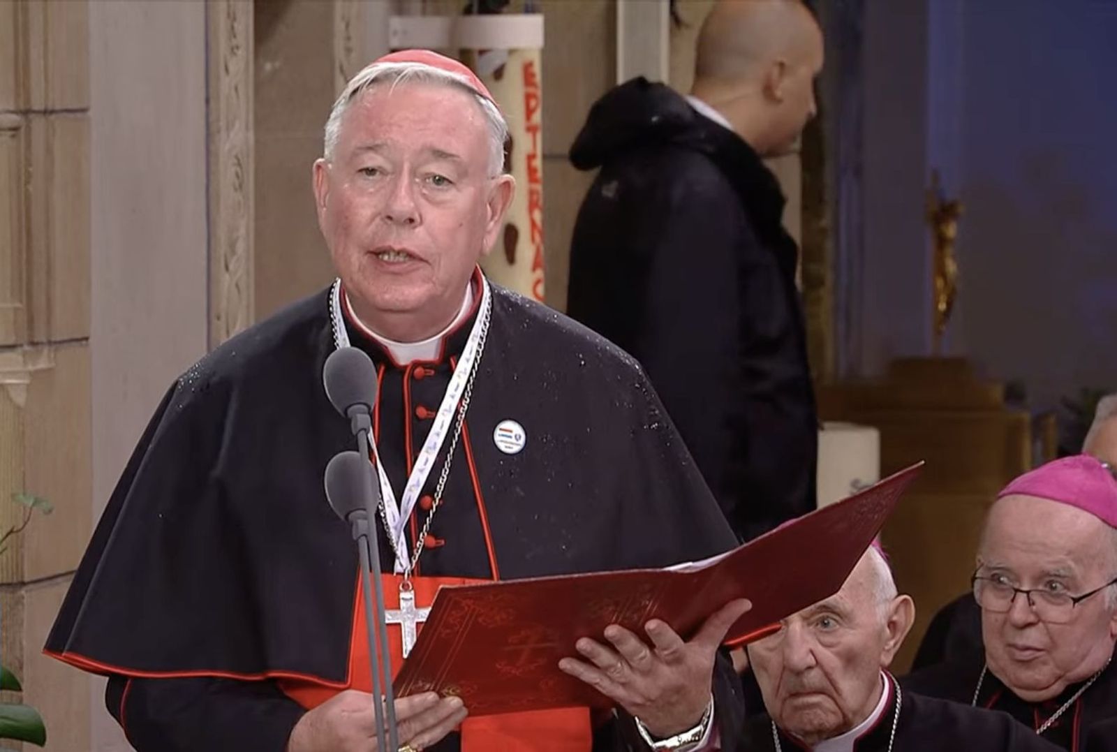 El cardenal Hollerich se dirige al Papa en la catedral de Luxemburgo