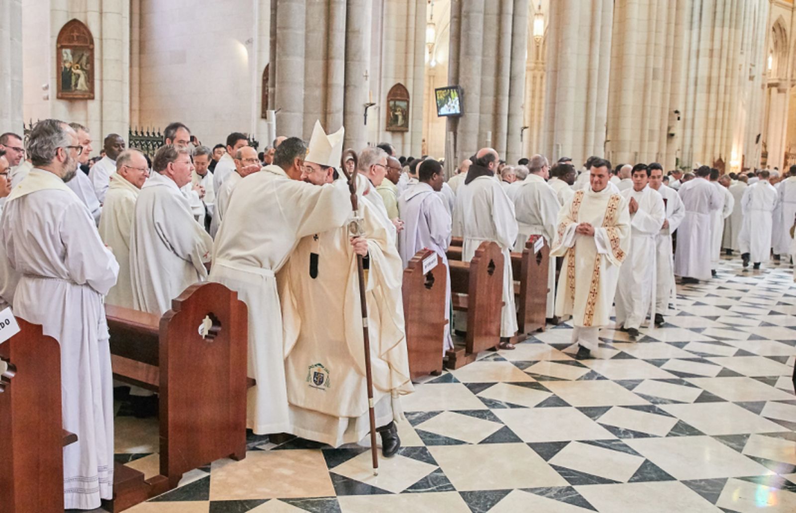 Cardenal Cobo y sacerdotes de Madrid