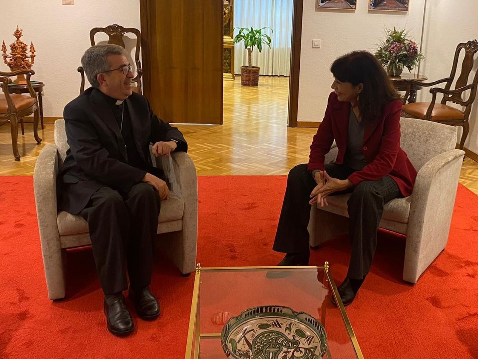 La ministra de Igualdad, con el presidente de la CEE