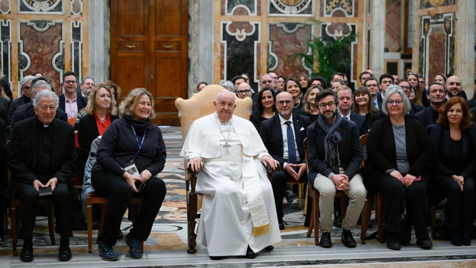 El Papa, con los vaticanistas