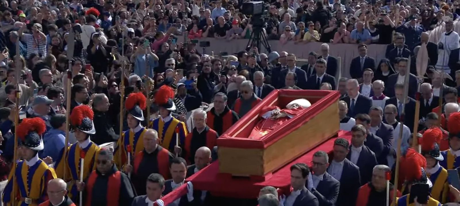 Francisco, entrando en San Pedro