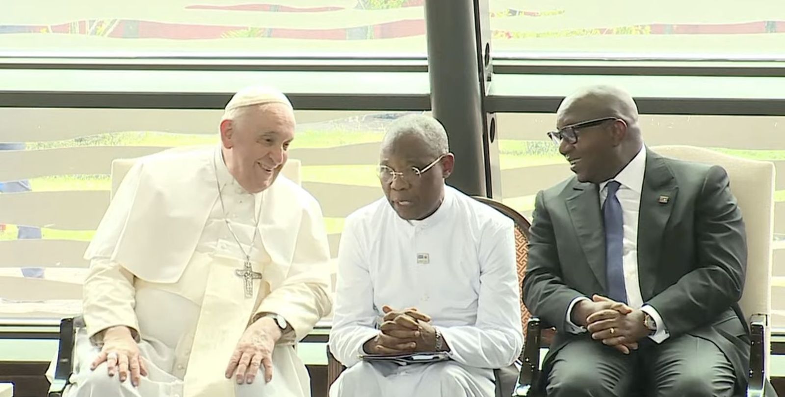 Charla distendida del papa con el presidente de Congo