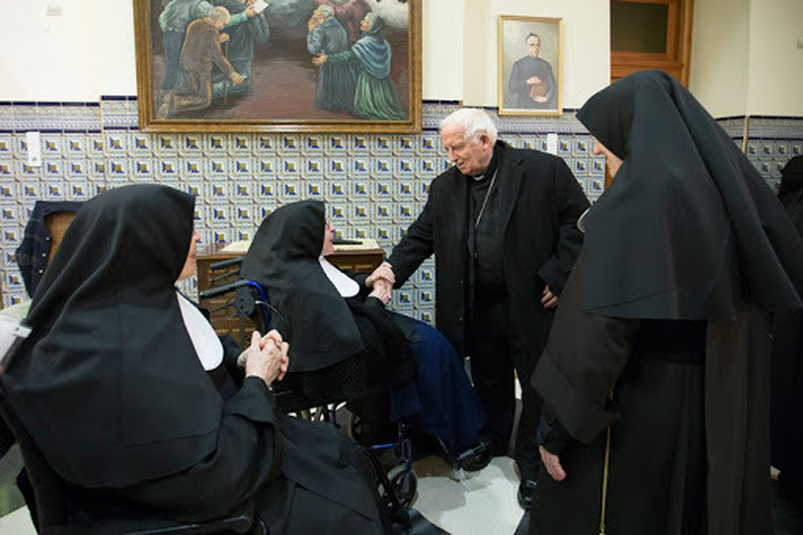 Cañizares visitando el asilo de Valencia