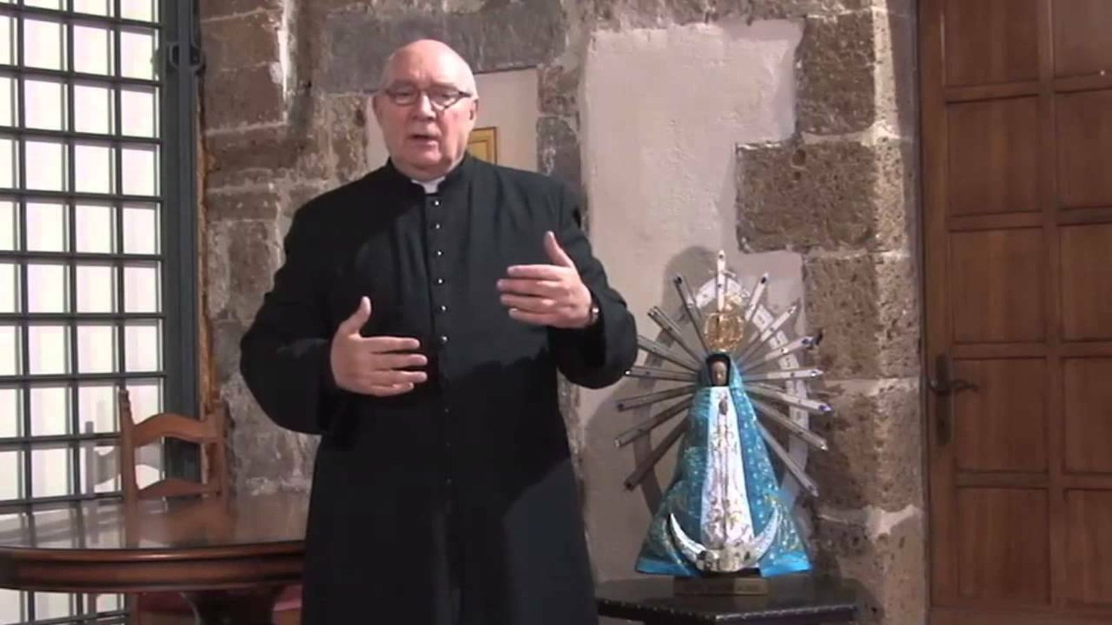 El padre Carlos Buela