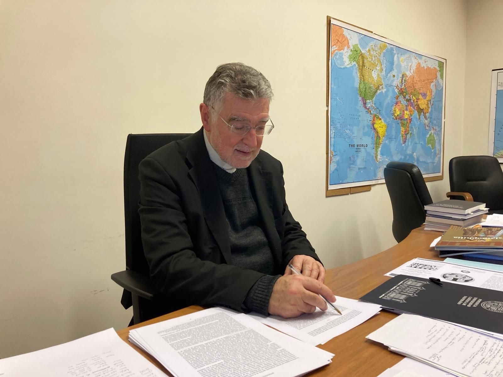 Armand Puig en su despacho de Roma