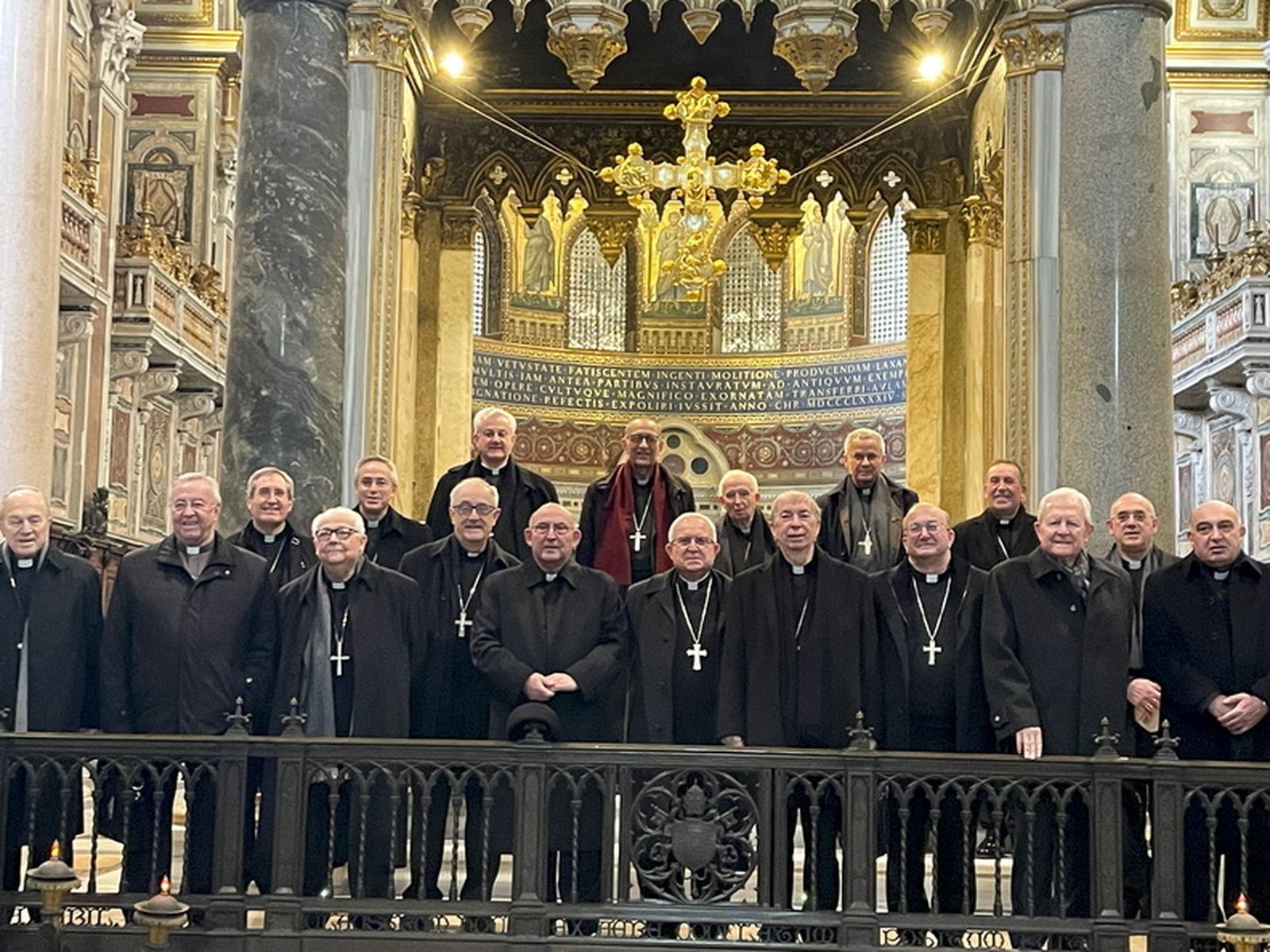 Los obispos de Barcelona, Tarragona y Valencia en San Juan de Letrán.