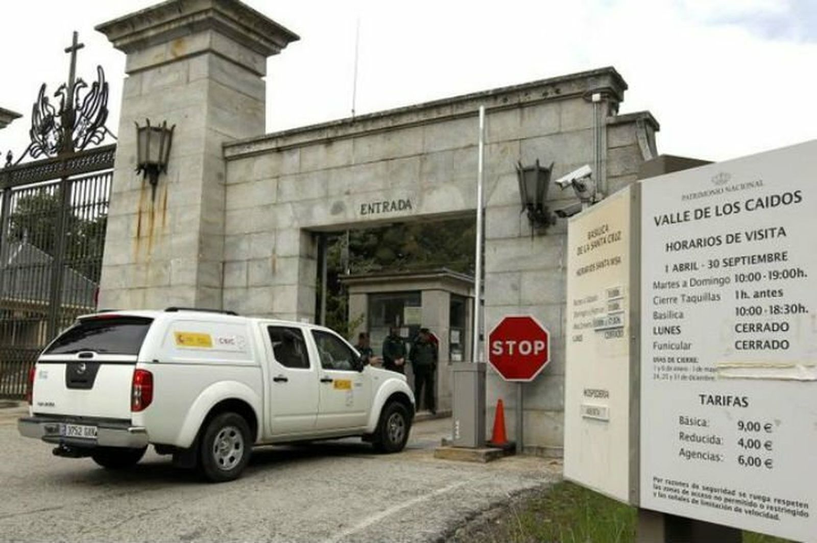 Día histórico en Cuelgamuros: los expertos ya buscan los restos de los hermanos Lapeña en la cripta