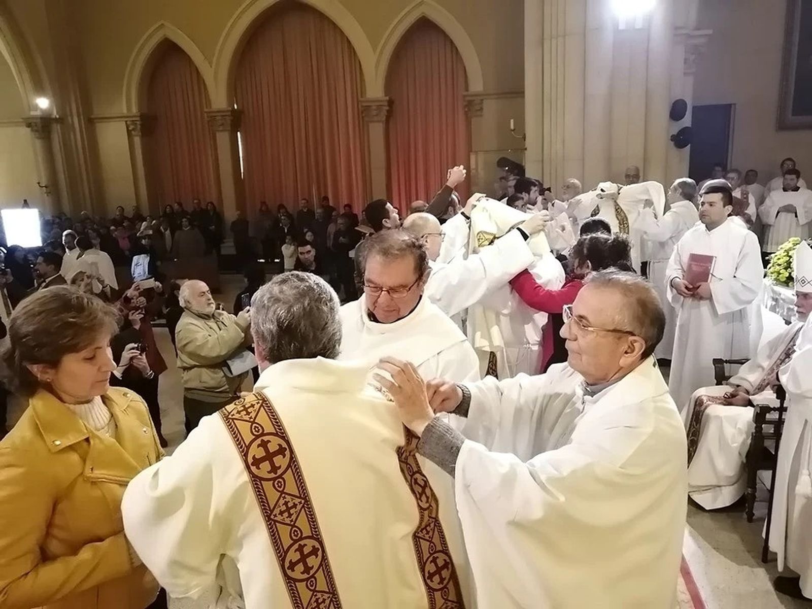 Revistiendo con la dalmática