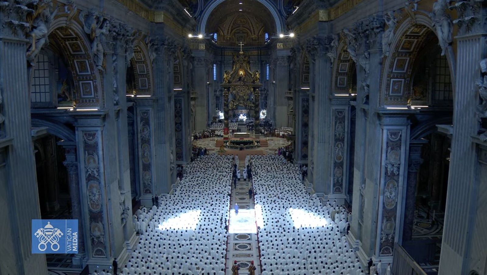 La basílica de San Pedro, revestida de blanco en el Jubileo de los sacerdotes