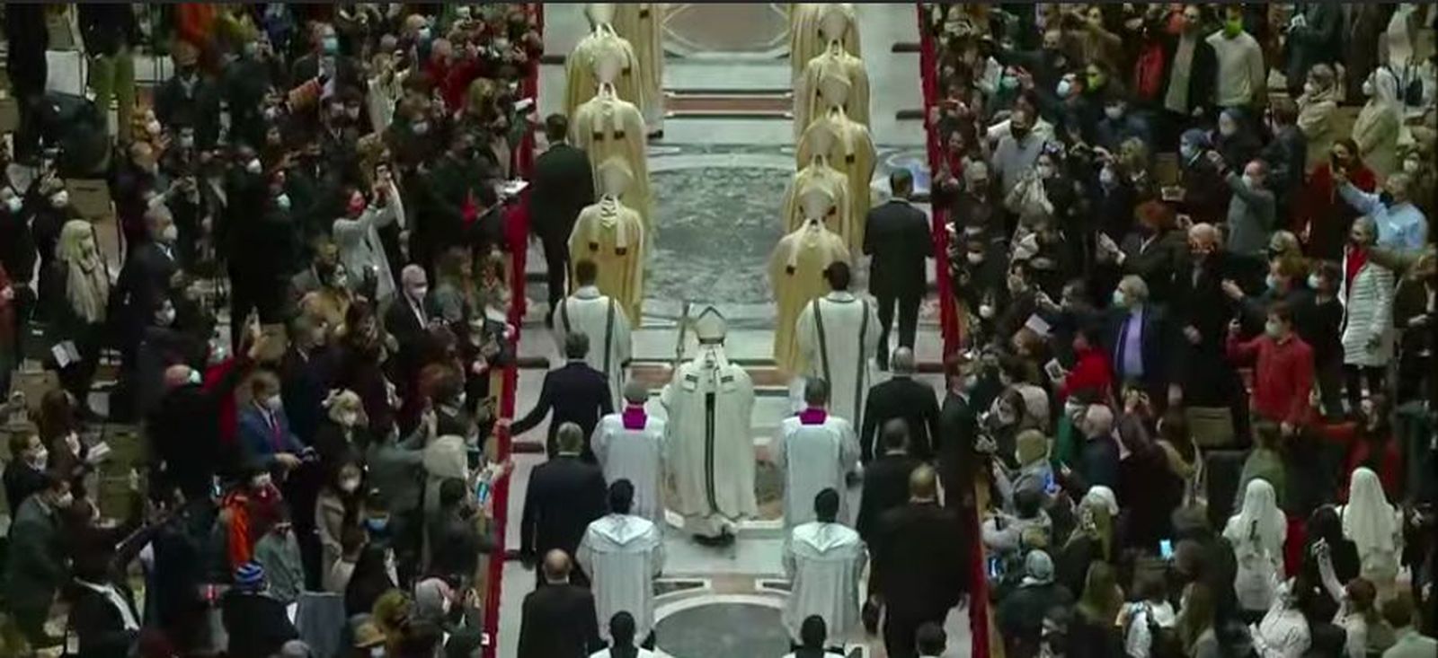 Procesión de entrada a la basílica de San Pedro