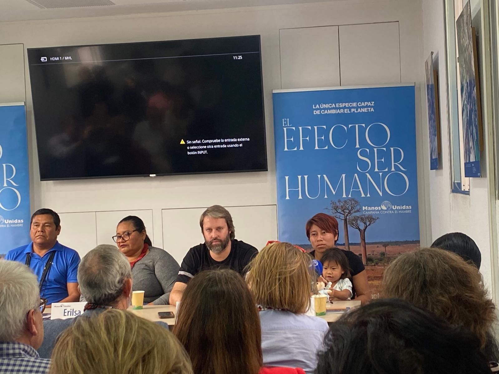 Vilma Vera, junto a su pequeña