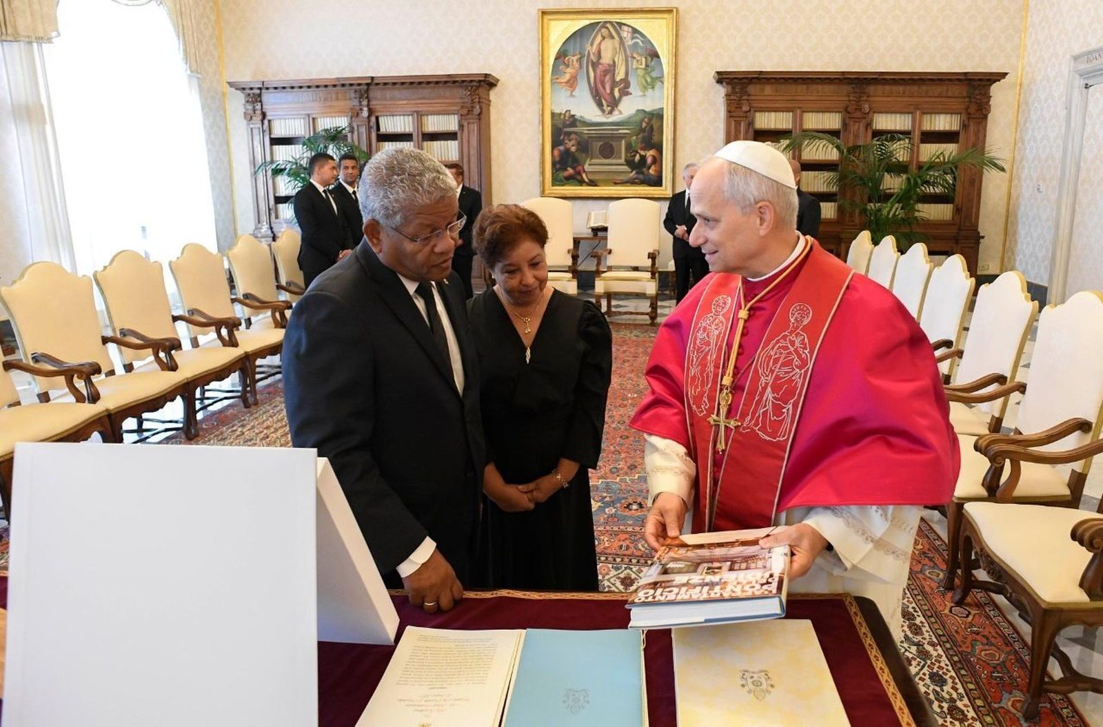 El Papa con el presidente de la República de Seychelles y su esposa