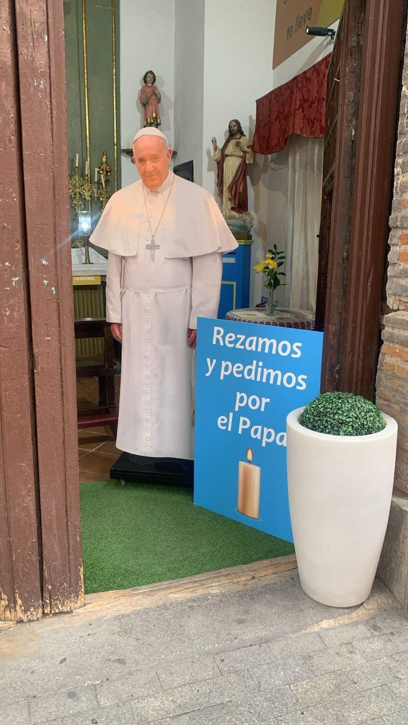 San Antón reza por el Papa