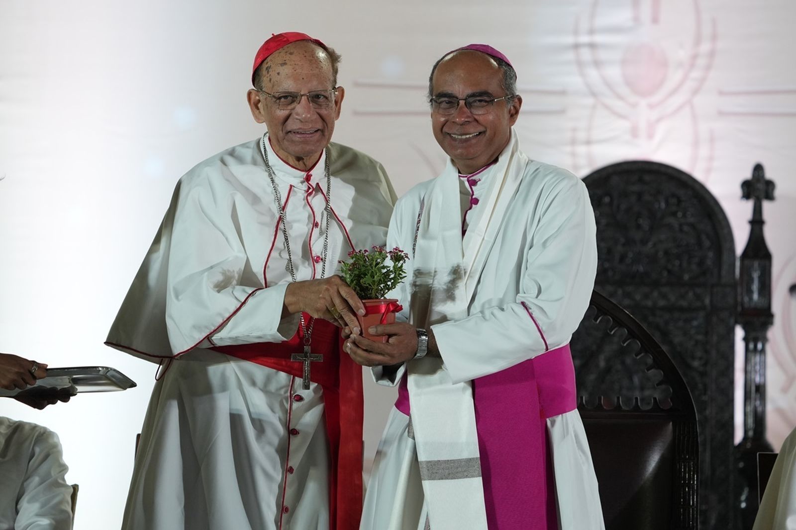 Cardenal Oswald Gracias y el arzobispo Rodrigues