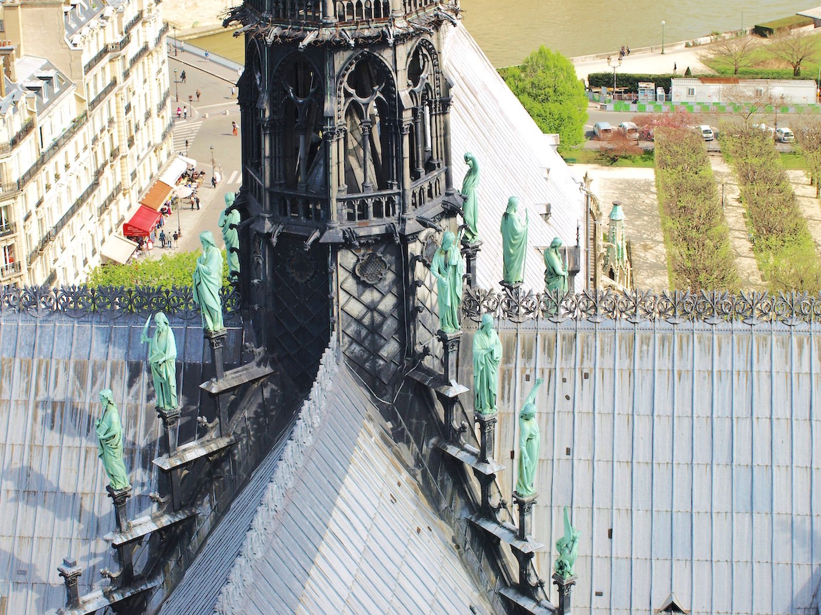 Estatuas retiradas de la aguja de Notre Dame
