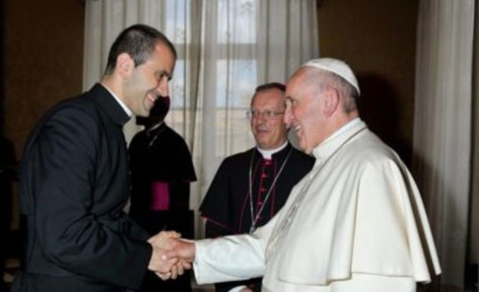 Fabio Salerno saludando al Papa Francisco
