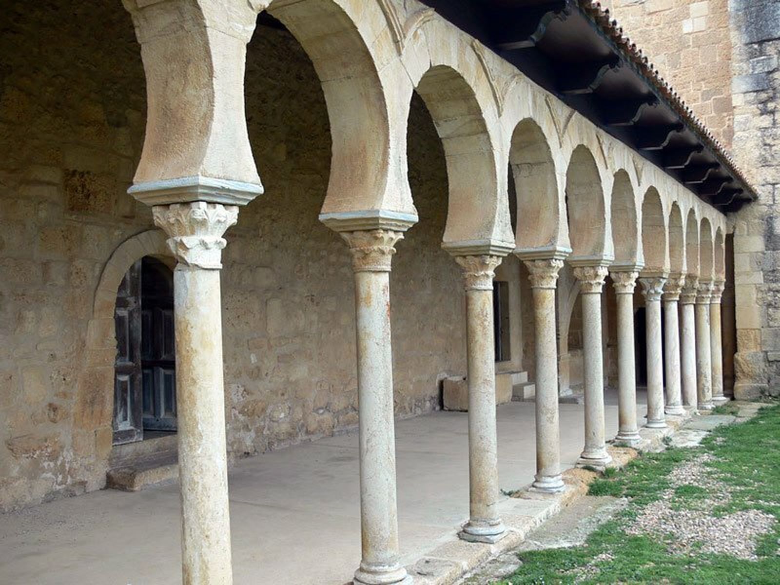 Monasterio de San Miguel de la Escalada, León