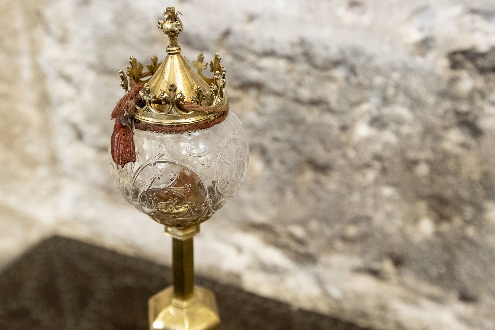 Relicario de la esponja, con la que, según la tradición, le dieron de beber vinagre a Jesús cuando estaba en la Cruz. La pieza data de los siglos XI o XII.