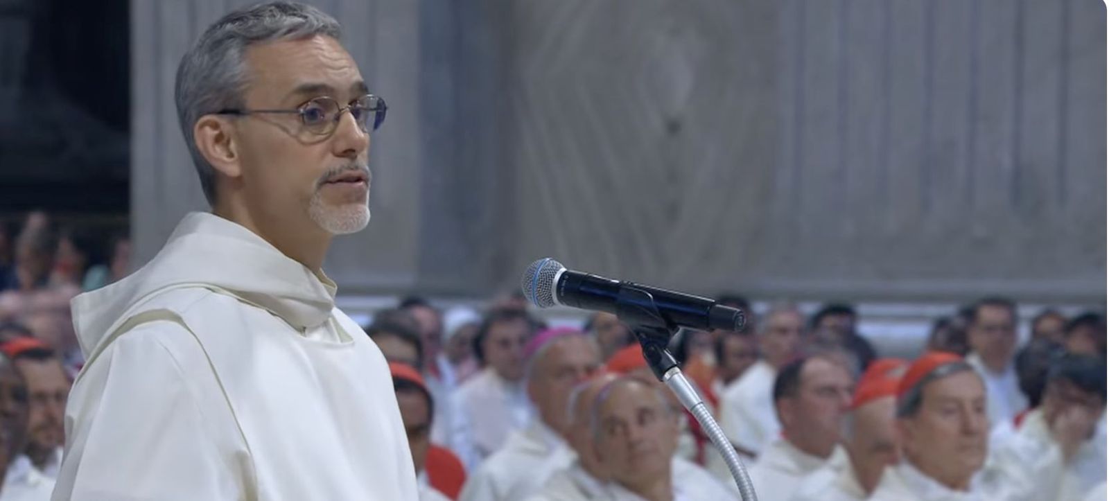 Mario Zanotti, durante el novendial presidido por Artime