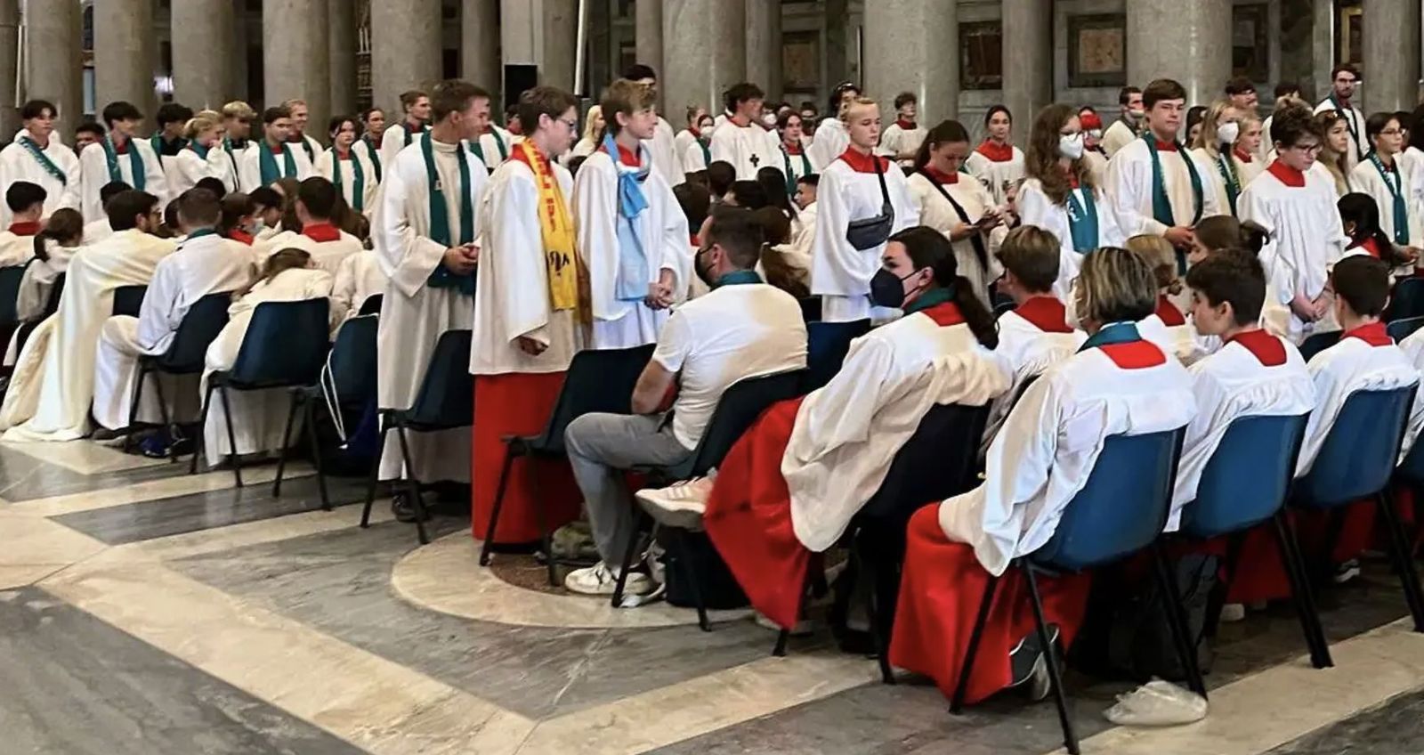 Monaguillos dan la espalda a Woelki