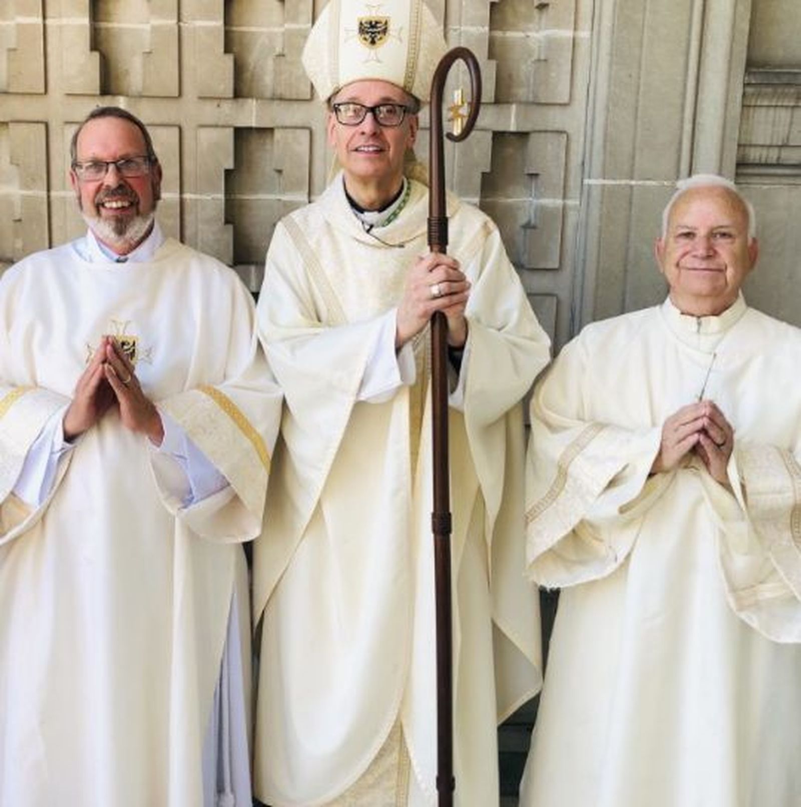 Diácono, enlace entre el obispo y la comunidad