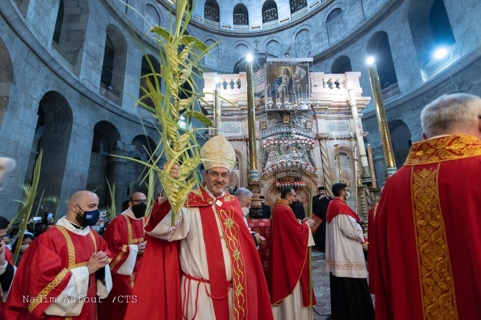 Pizzaballa, entrando en el Santo Sepulcro