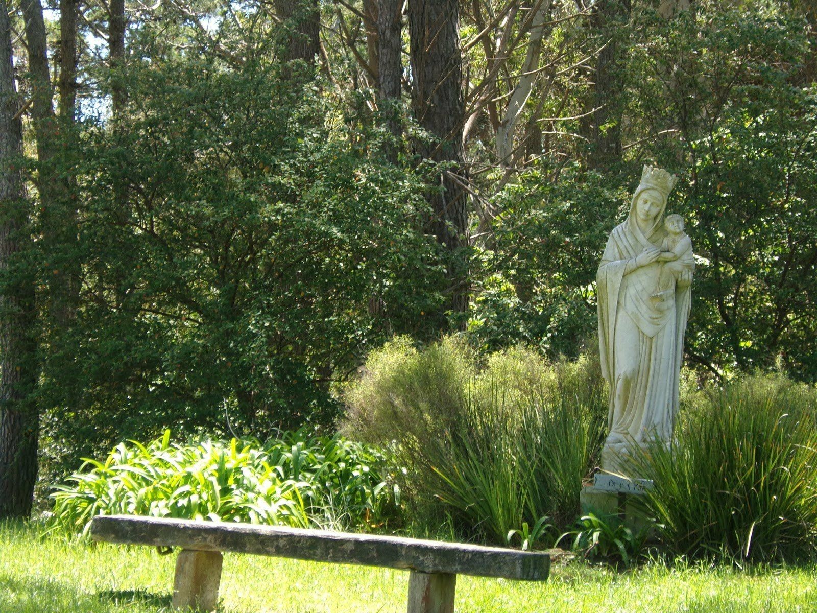 Virgen en la naturaleza