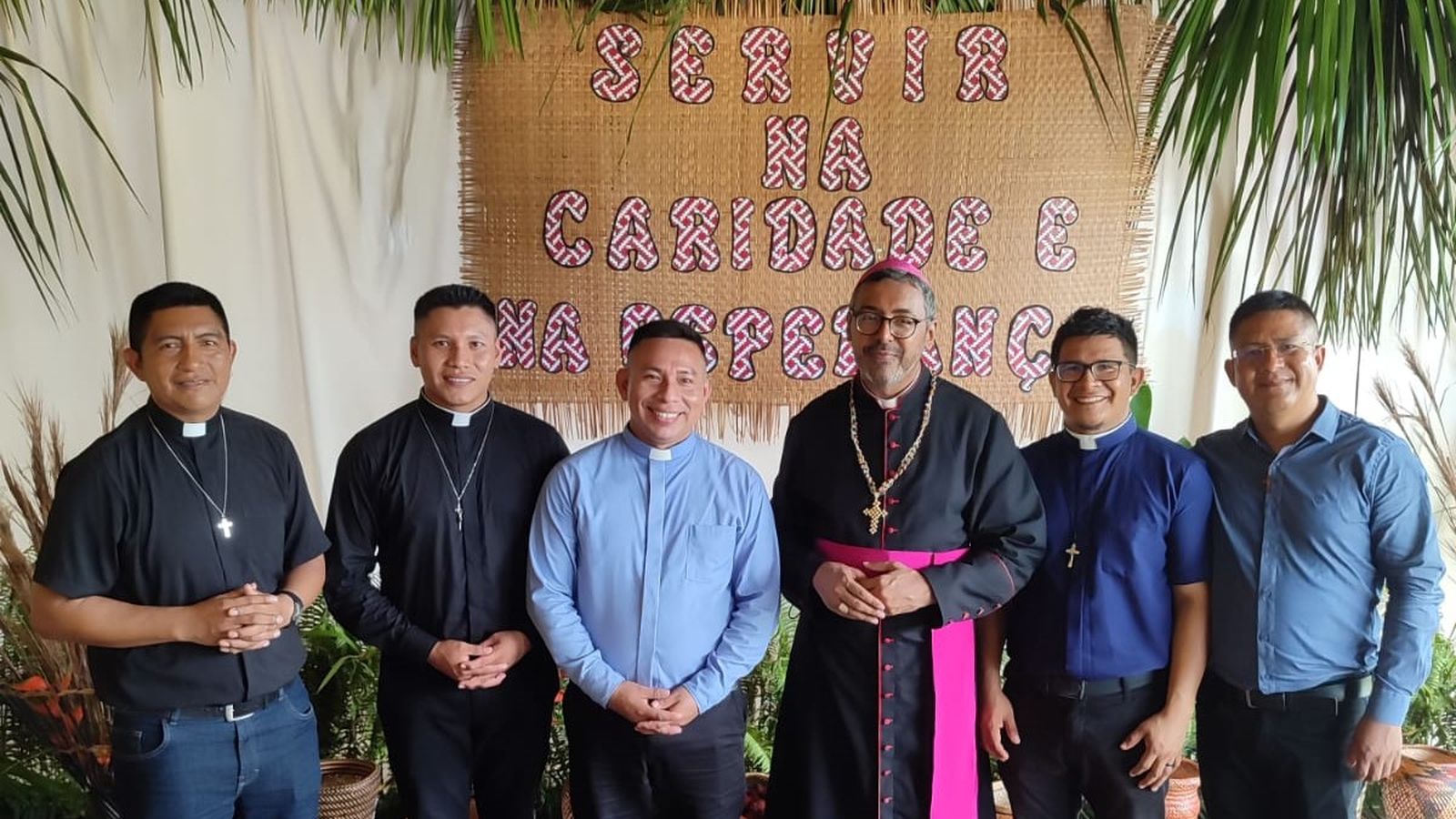 Dom Vanthuy com o clero diocesano