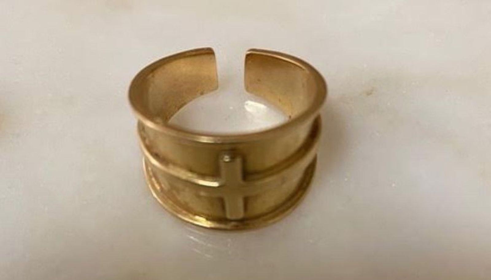 El anillo de monseñor Ceballos