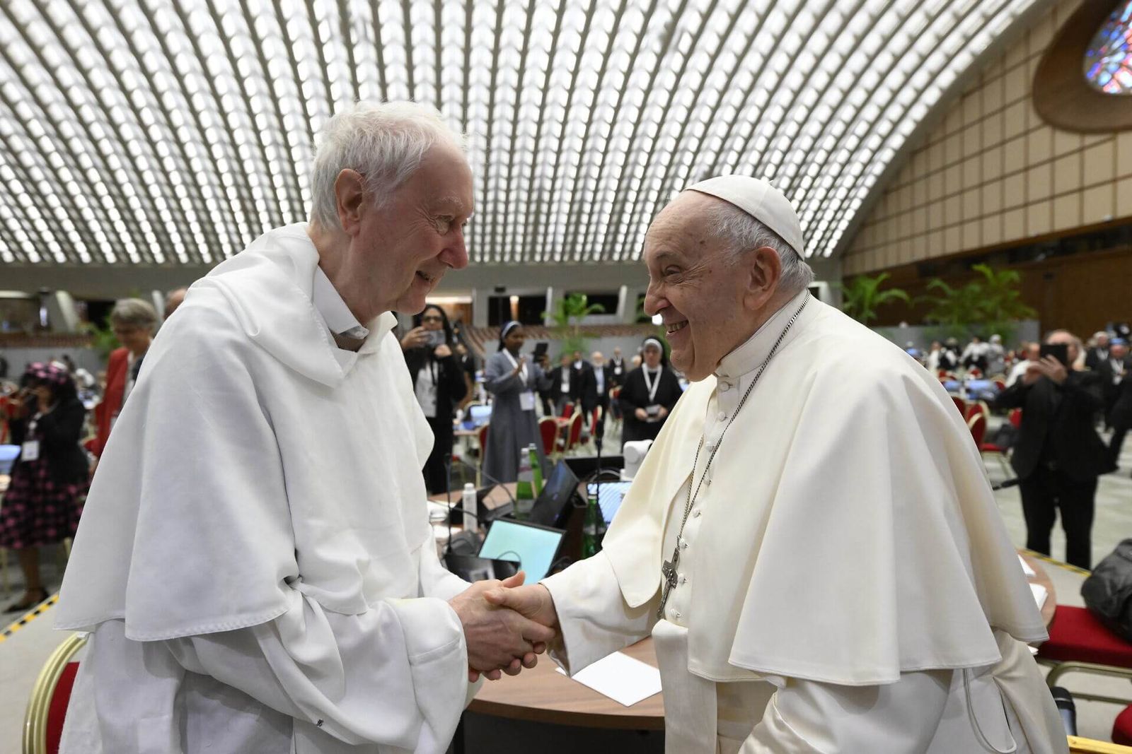 El neocardenal dominico Radcliffe, con el Papa