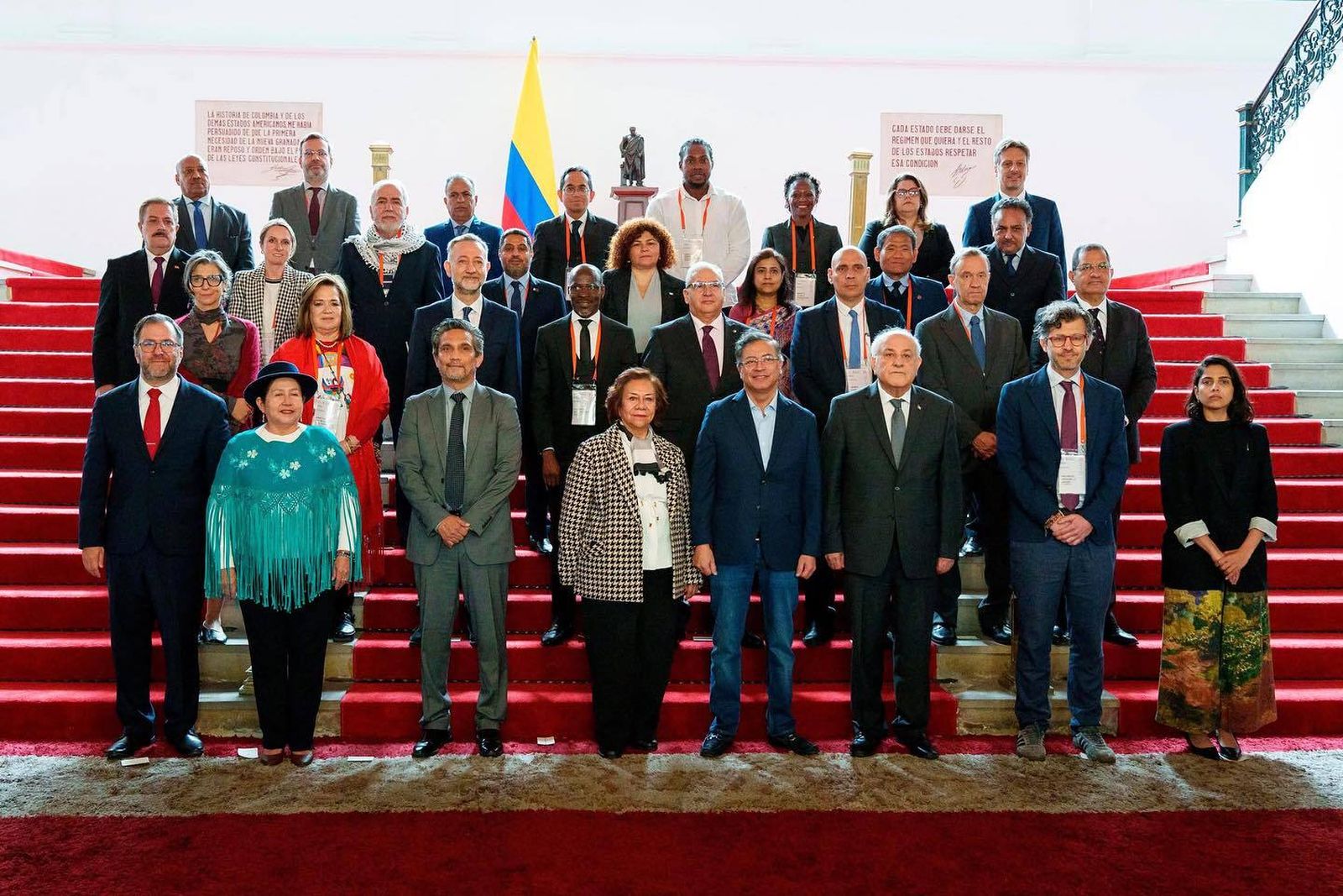 Clausura de la reunión del "Grupo de la Haya" en Bogotá