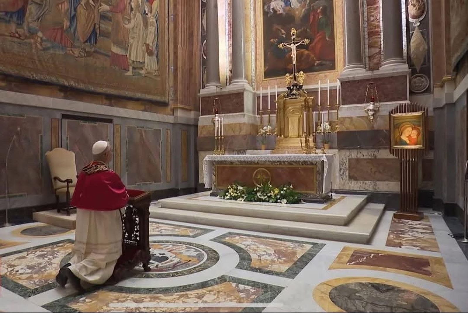 Prevost reza tras ser elegido Papa