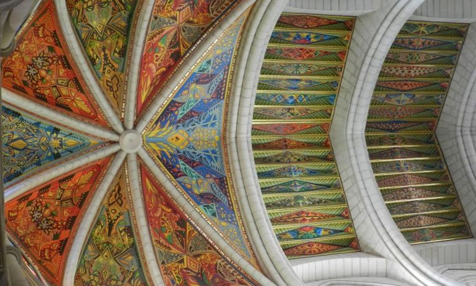 Techos de la catedral de la Almudena, obra de José Luis Galicia