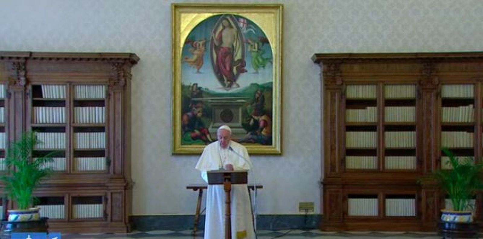 El Papa, desde la Biblioteca del Palacio Apostólico