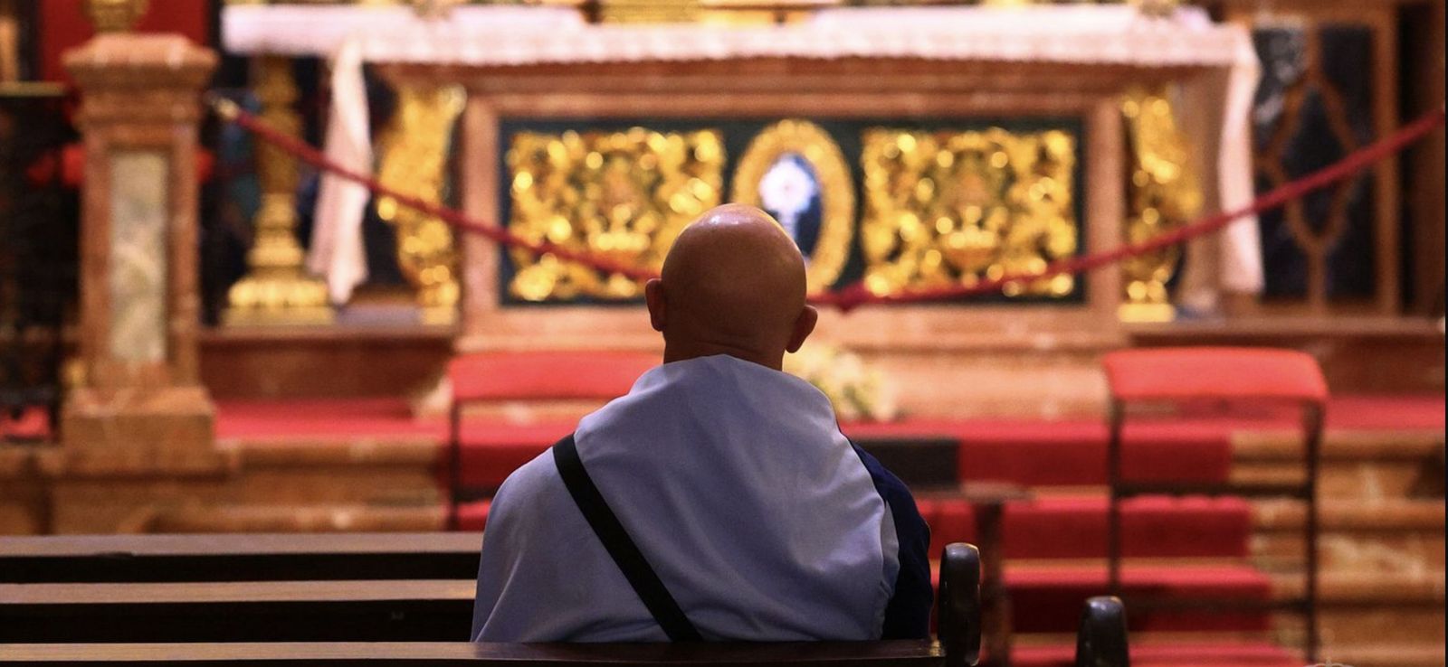 Luis de la Fuente, reza ante el Cachorro