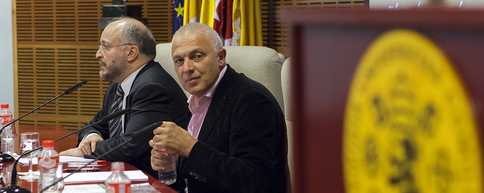 Nuccio Ordine, (derecha) junto al profesor Angelo Valastro