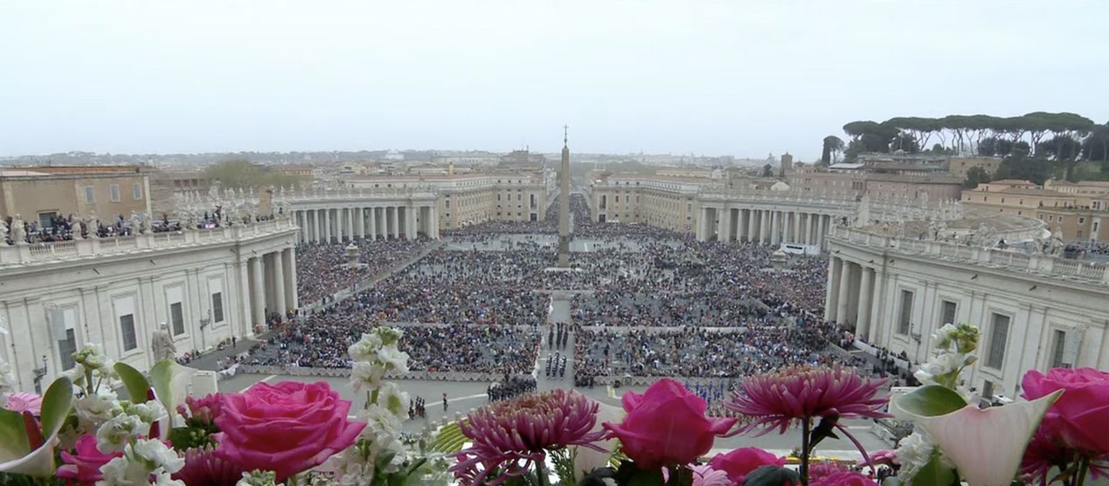 La Plaza de San Pedro, abarrotada