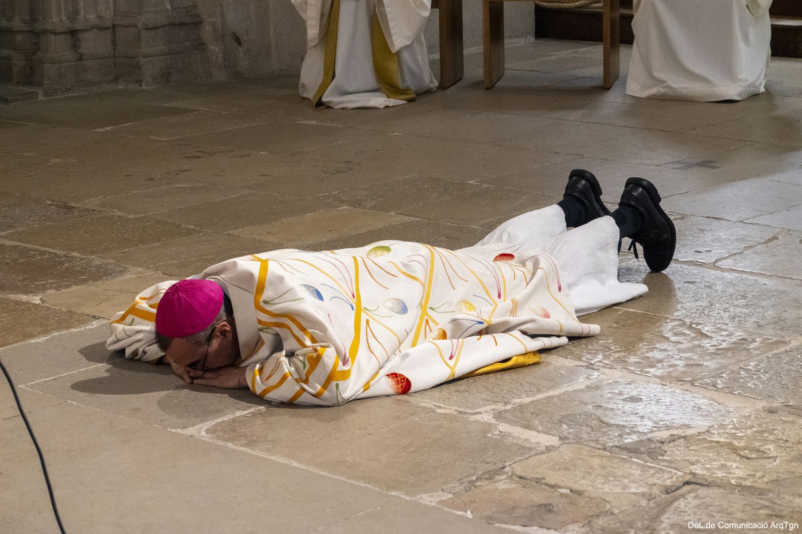 Rafel Berrué, postrado en su bendición abacial