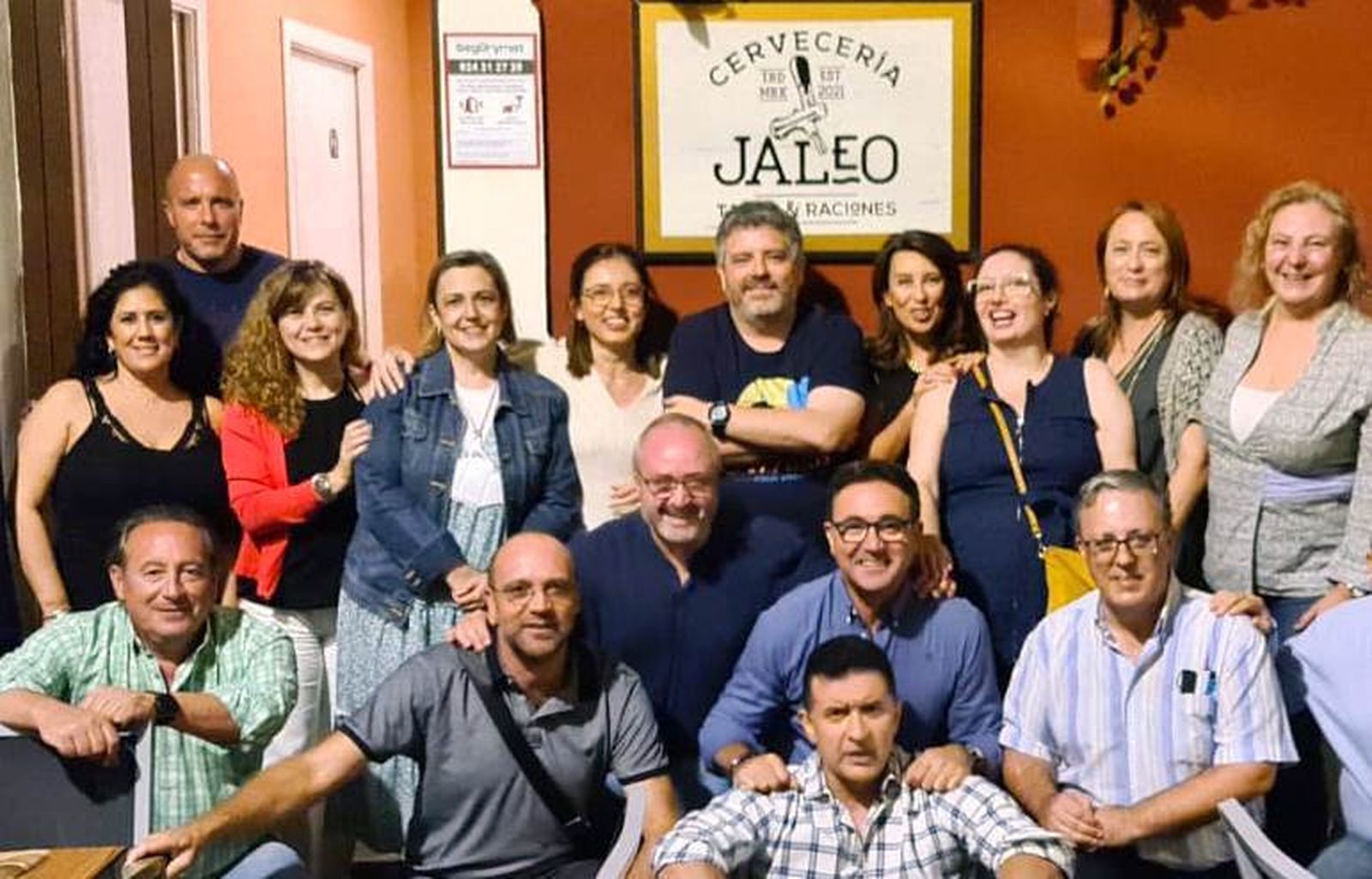 Mª Ángeles Márquez y el grupo de viejos amigos de Mérida