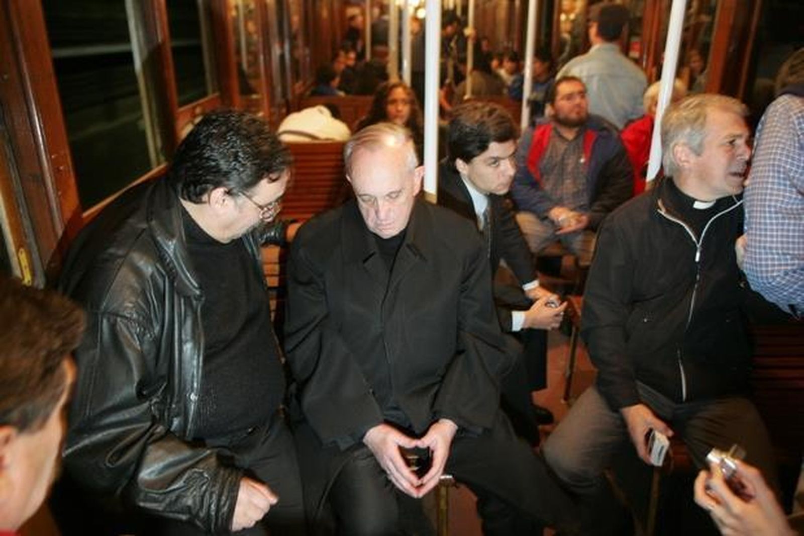 Bergoglio, en el Metro de Buenos Aires