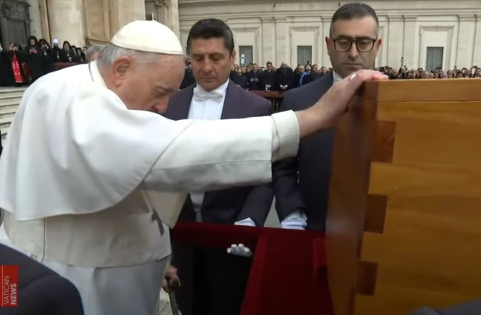 Francisco se despide de Benedicto XVI