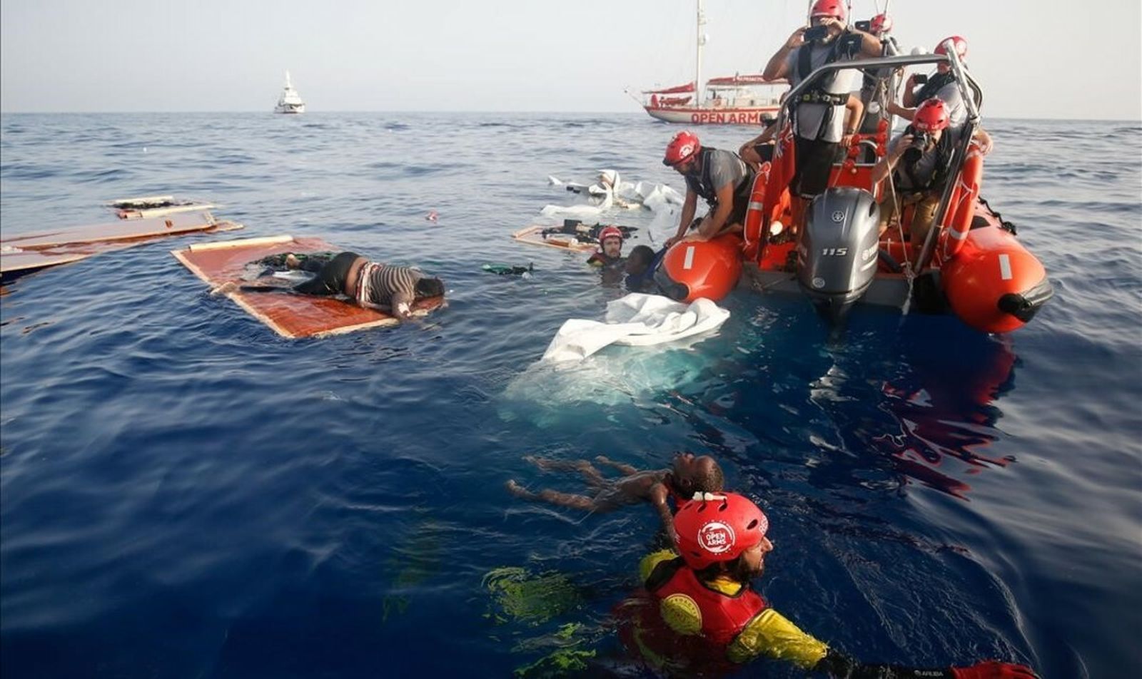 El Open Arms, al rescate en el Mediterráneo
