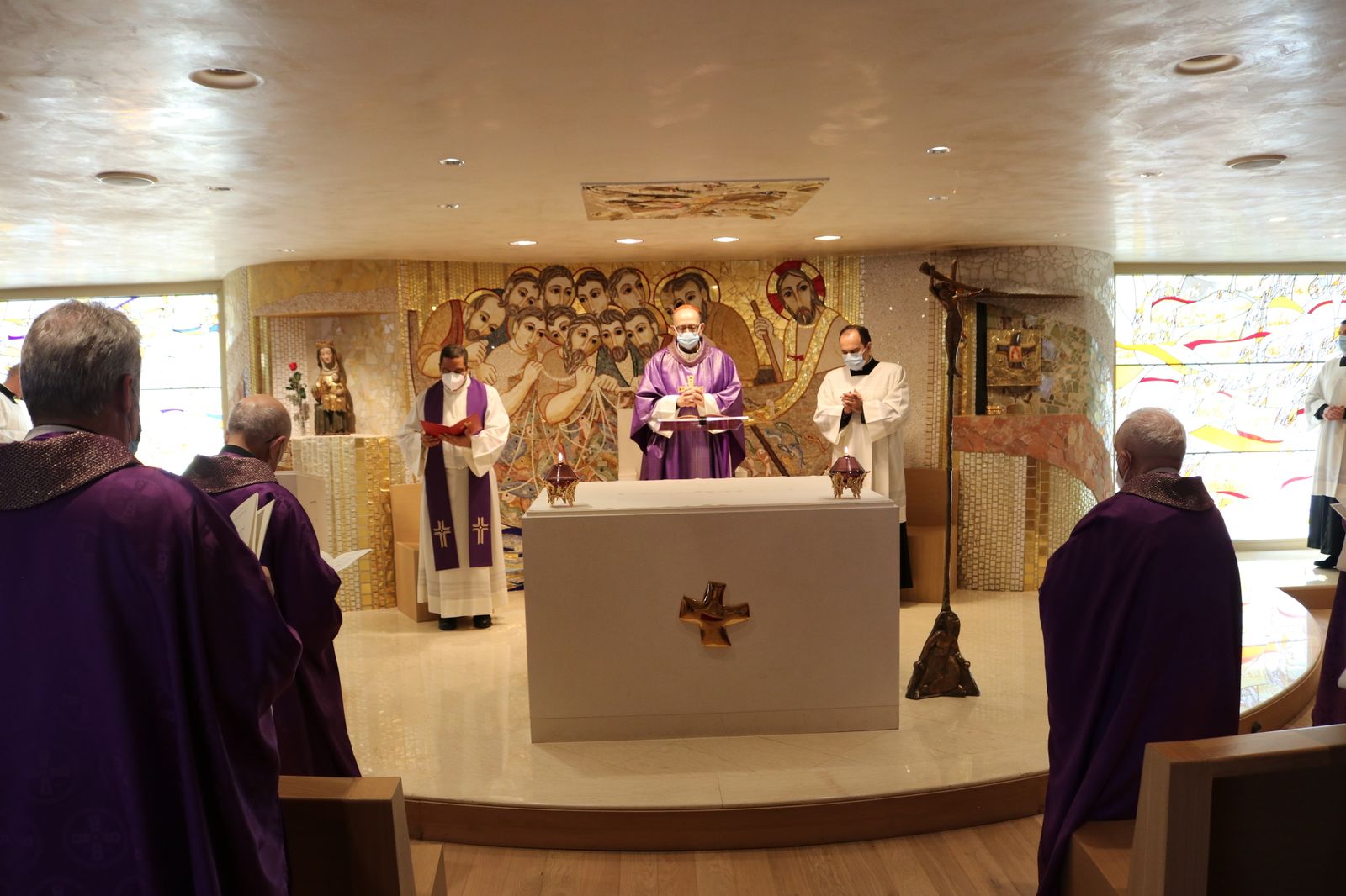 Misa por las víctimas de la pandemia en la CEE