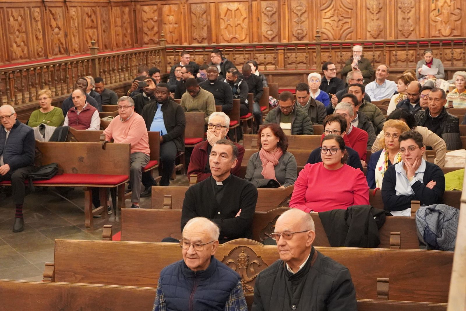 Público asistente a la conferencia de José San José