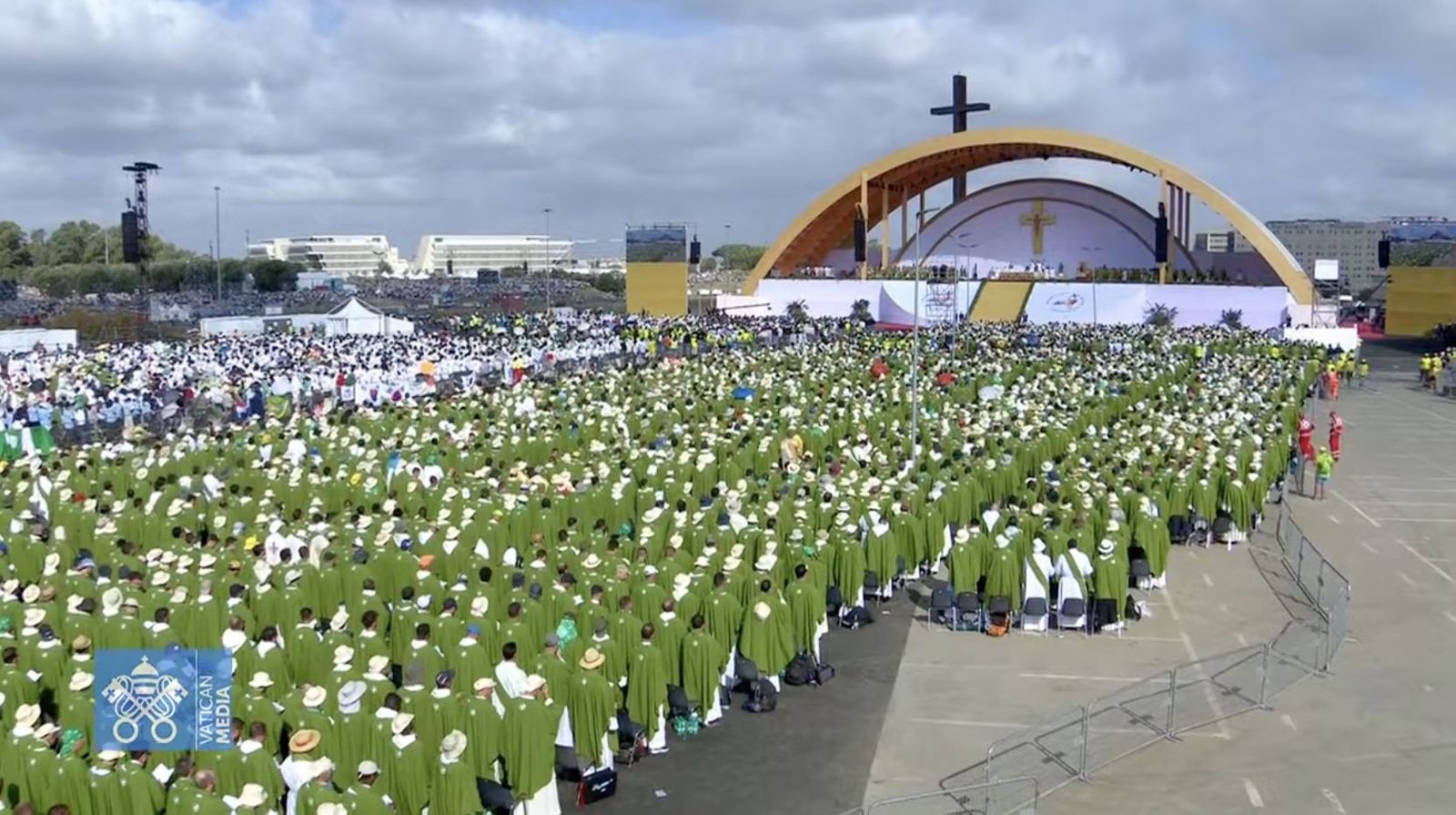 Sacerdotes en la misa de clausura en Tor Vergata
